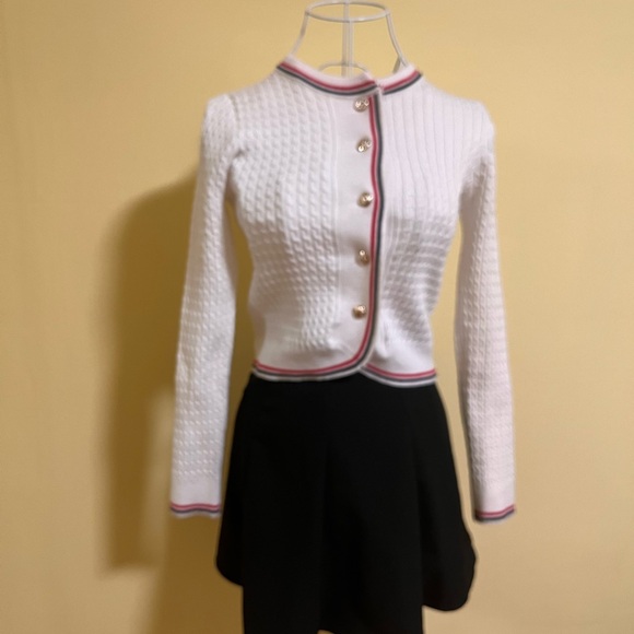 Chic White Knit Cardigan with Gold Buttons - Picture 1 of 15
